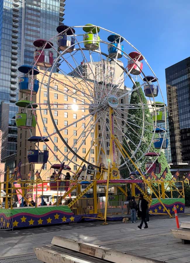 Holliday Ferris Wheel in Downtown Vancouver - Vancouver Christmas