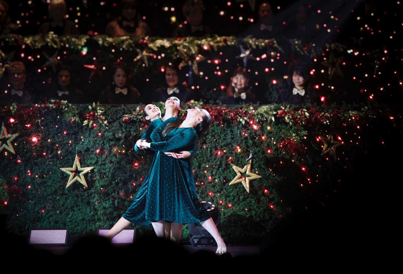 Singing Christmas Tree 2025 at Broadway Church in Vancouver - Vancouver Christmas